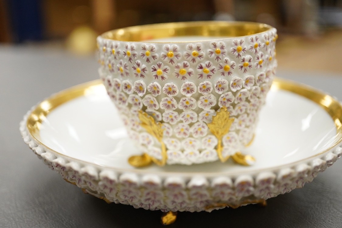 A Meissen ‘’Schneeballen’’ cup and saucer-13.5cm diameter